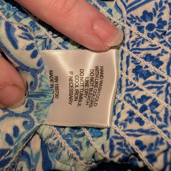 NWT-- Ladies Rose & Olive Flutter Sleeve Blouse Size Medium - Picture 6 of 6